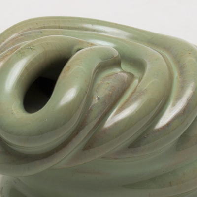 Sin título. Gres esmaltado. 6 x 6 x 9 cm. 2007<br>
Untitled. Glazed stoneware. 2.3 x 2.3 x 3.5 in. 2007

