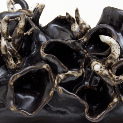 Sin título. Gres esmaltado. 8 x 11 x 16 cm. 2011<br>
Untitled. Glazed stoneware. 3.1 x 4.3 x 6.2 in.  2011
