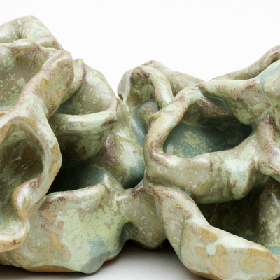 Sin título. Gres esmaltado. 9 x 31 x 15 cm. 2011<br>
Untitled. Glazed stoneware. 3.5 x 12.2 x  5.9 in. 2011
