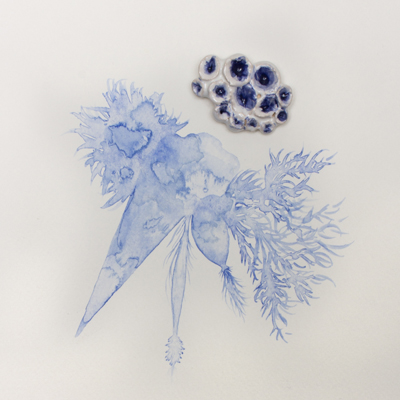 Sin título. Cerámica esmaltada, acuarela sobre papel. 1 x 24 x 34 cm. 2015<br>
Untitled. Glaced ceramic, watercolor on paper. 0.3 x 9.4 x 13.3 in. 2015
